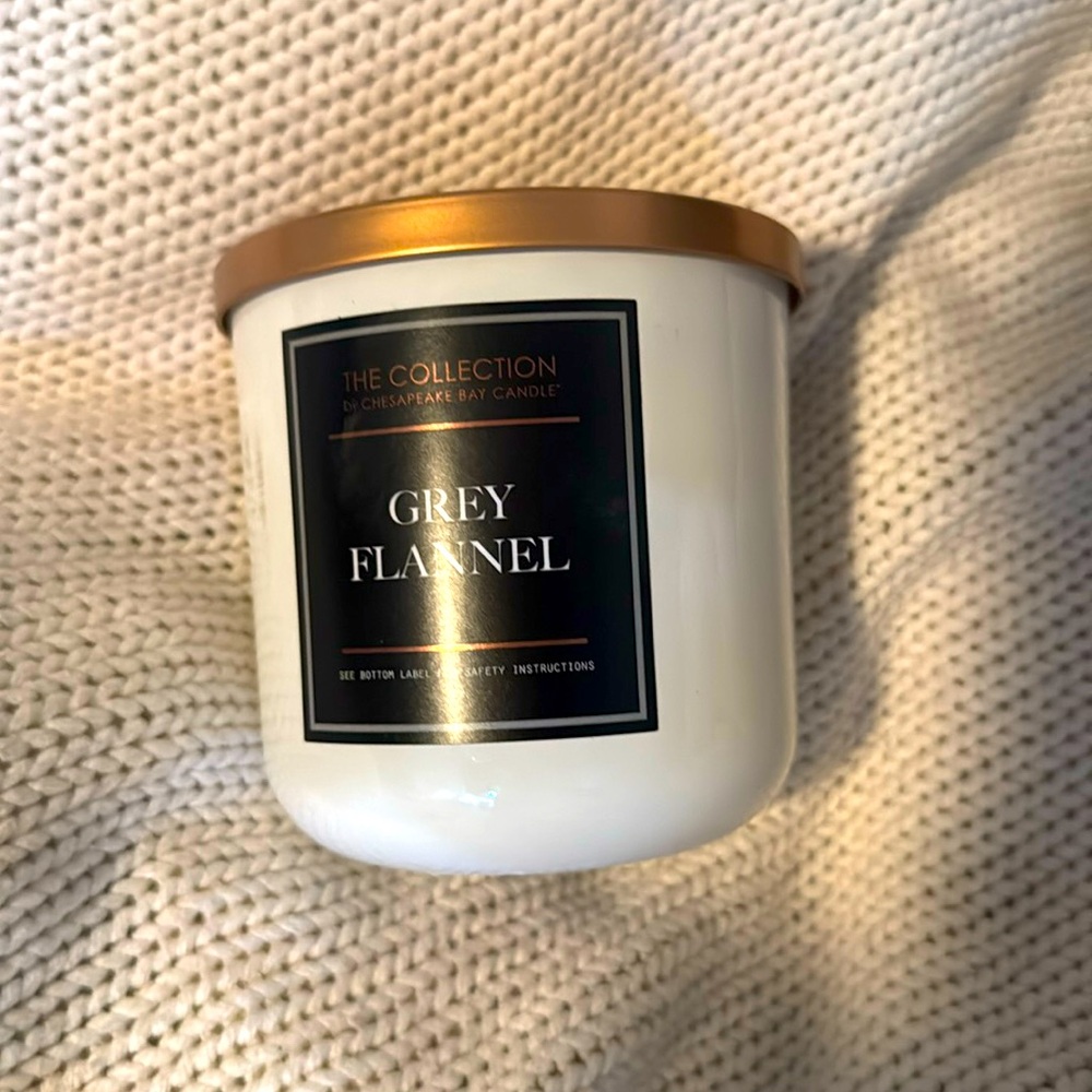 Grey Flannel Scented 2-Wick Candle - Brand New